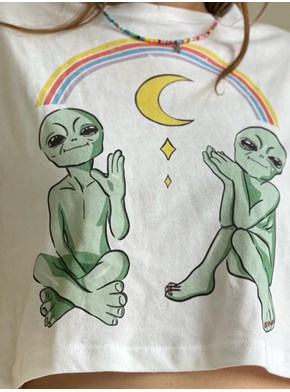 Cropped Comfy Alien Good Vibes - Branca