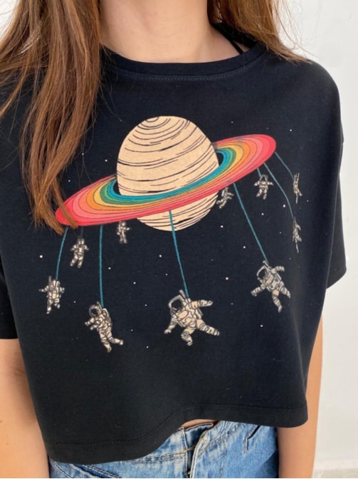 Cropped Comfy Saturno Astronauta