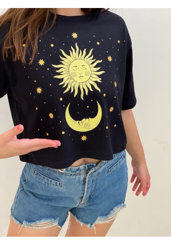 Cropped Comfy Sol, Lua e Estrelas Amarelas
