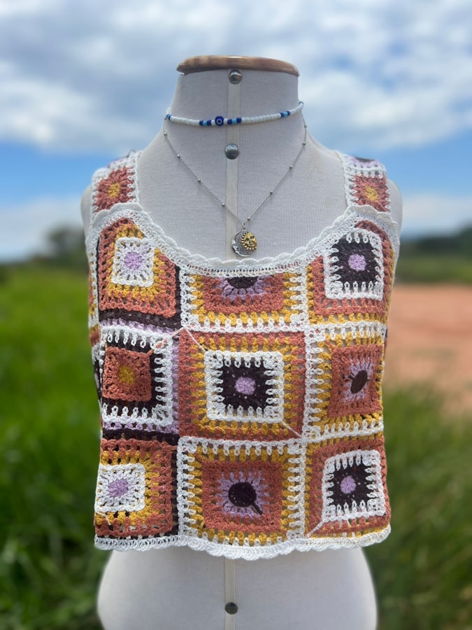 Cropped Crochê Runas — imagem 1