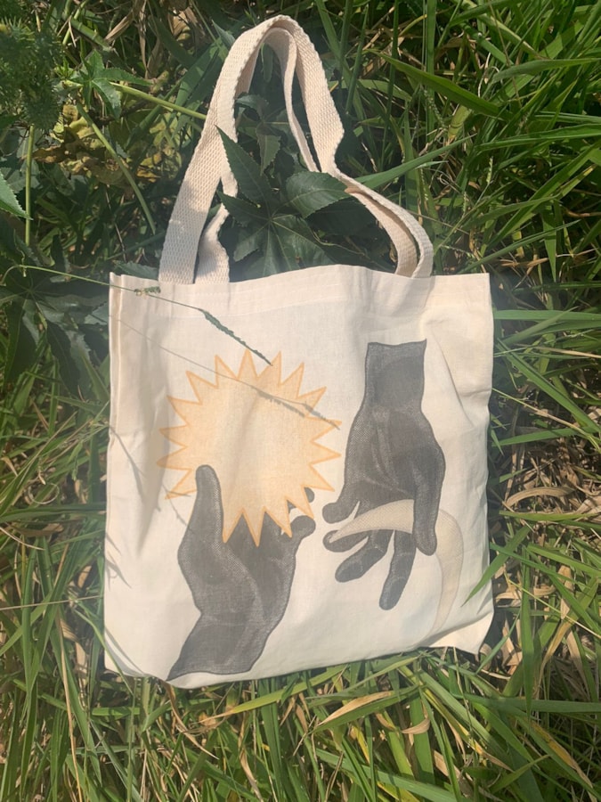 Ecobag Sol e Lua nas Mãos — imagem 1