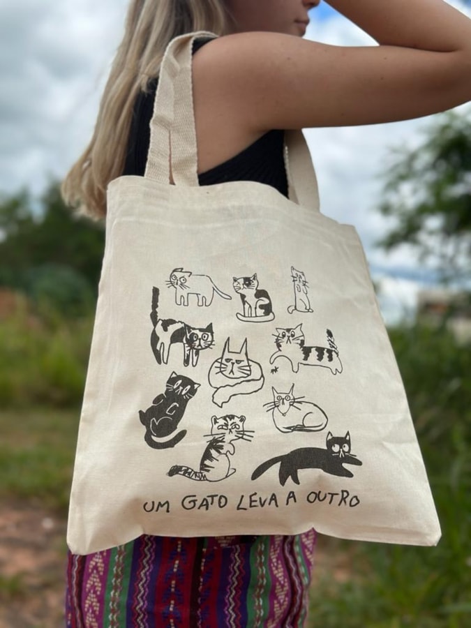 Ecobag Um Gato Leva a Outro — imagem 1