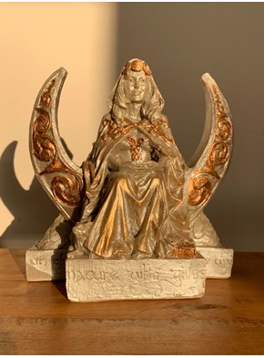 Estatueta Deusa Hécate - Dourada