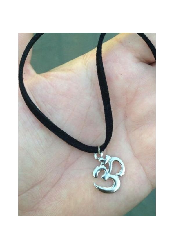 Gargantilha Mantra Om Prateado