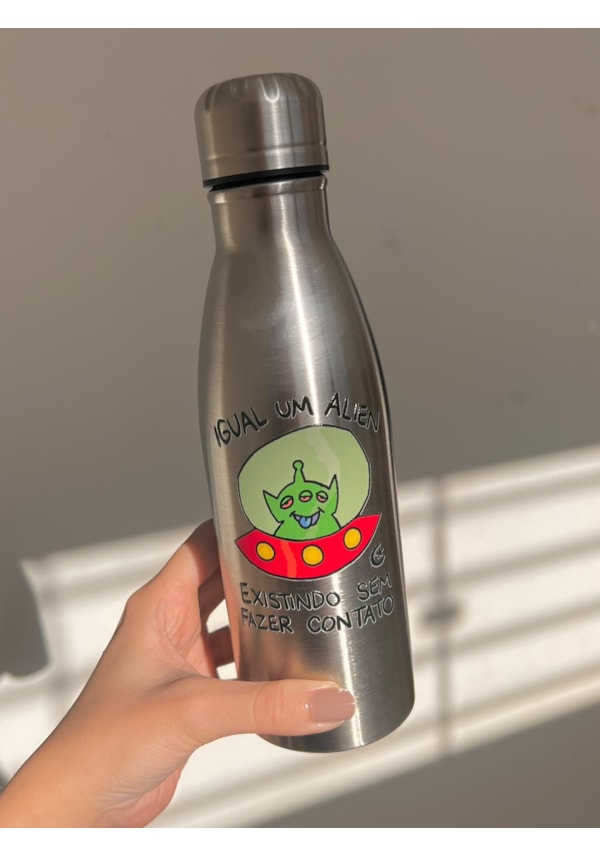 Garrafa Inox Igual um Alien, existindo sem fazer contato - 500ml