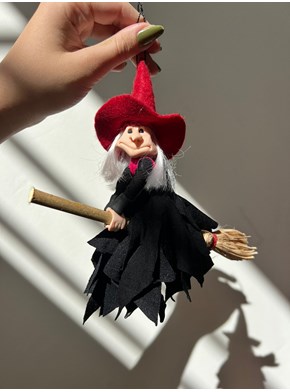 Móbile Bruxa na vassoura - chapéu vermelho