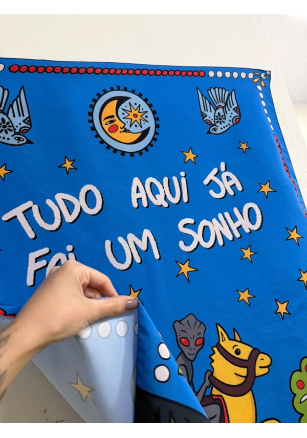 Panô Alien Tudo Aqui já foi um sonho