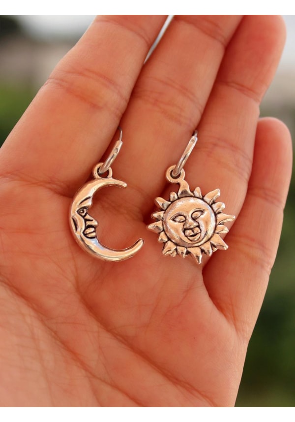 Par de Brincos Sol e Lua Mini Argola