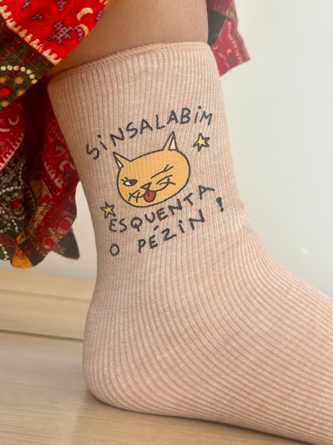 Par de Meias Gato Sinsalabim Esquenta o Pézin - Bege — imagem 1