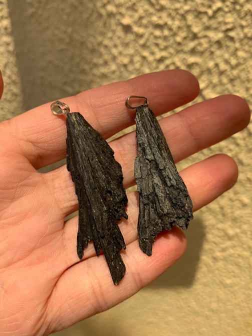 Pingente Cianita Negra (Vassoura de Bruxa)