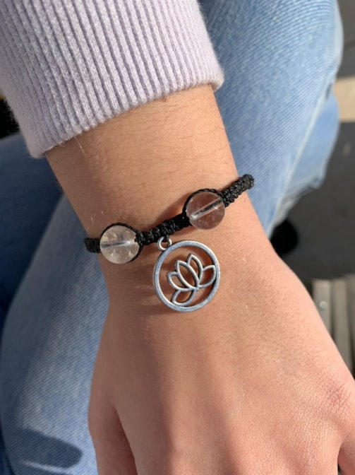Pulseira Cristal com Flor de Lótus Vazada