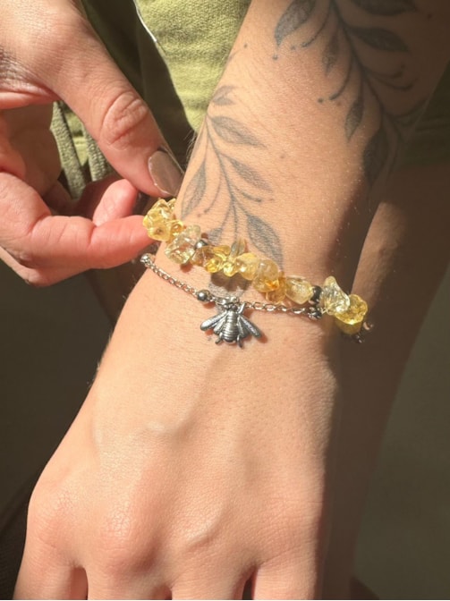 Pulseira Dupla Abelha e Cascalhos de Citrino