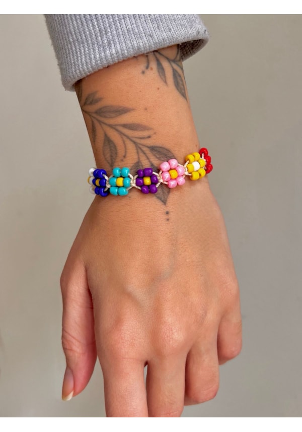 Pulseira macramê flores de miçanga