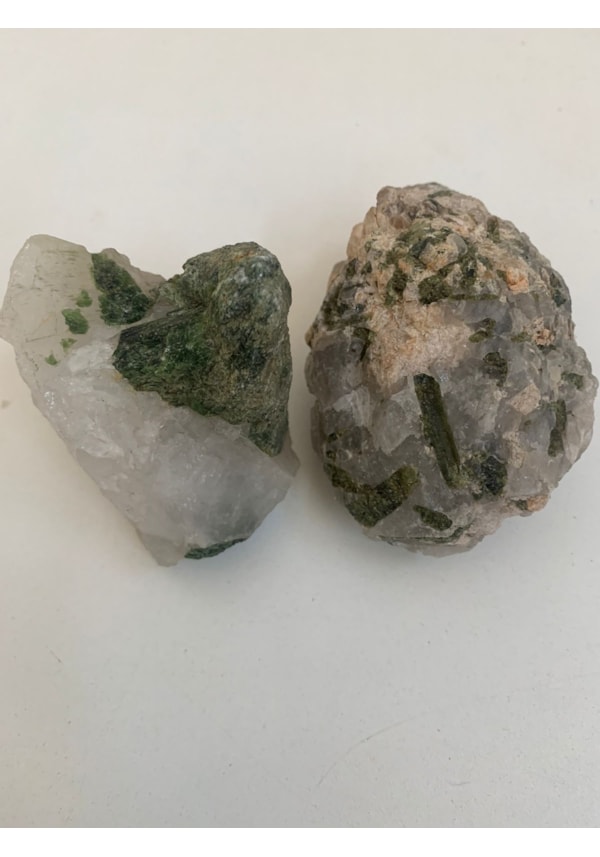 Quartzo com Turmalina Verde - Saúde e Juventude