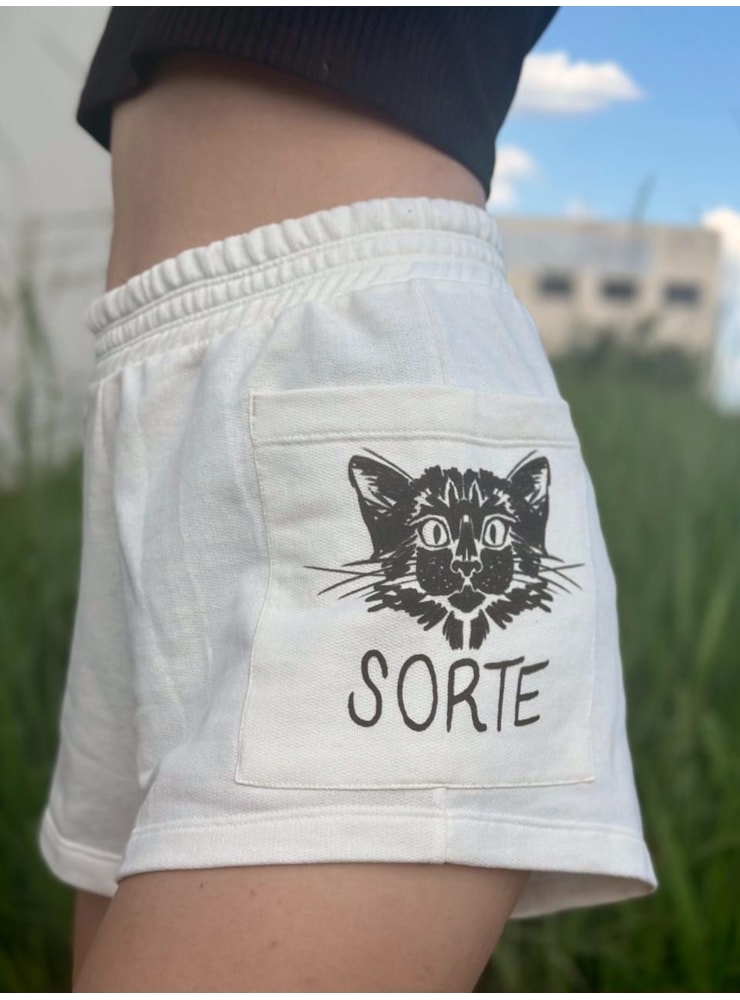 Short Moletom Gato Atrai Sorte - Off-White — imagem 1
