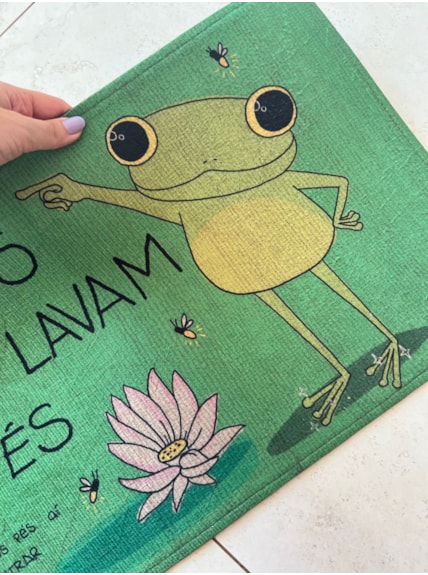 Tapete Aqui os Sapos Lavam os Pés