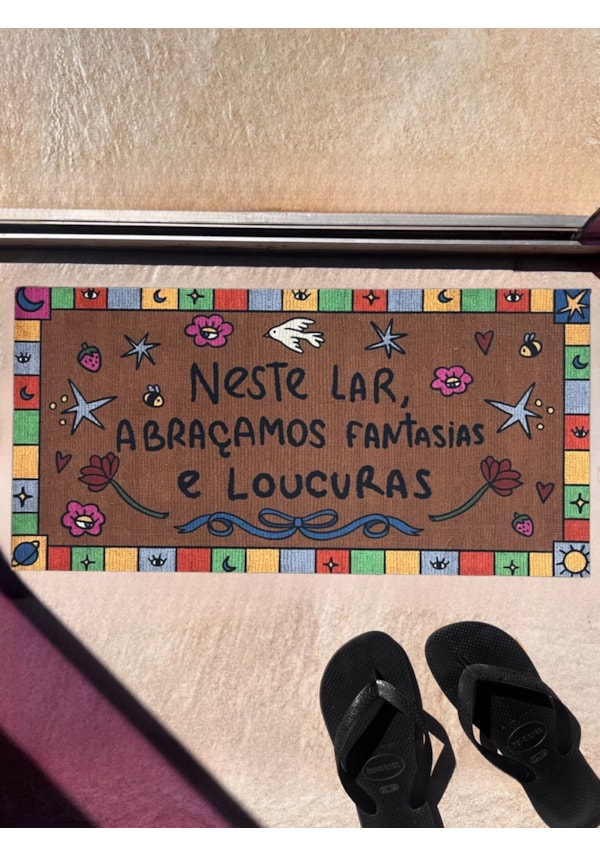Tapete Neste Lar abraçamos fantasias e loucuras