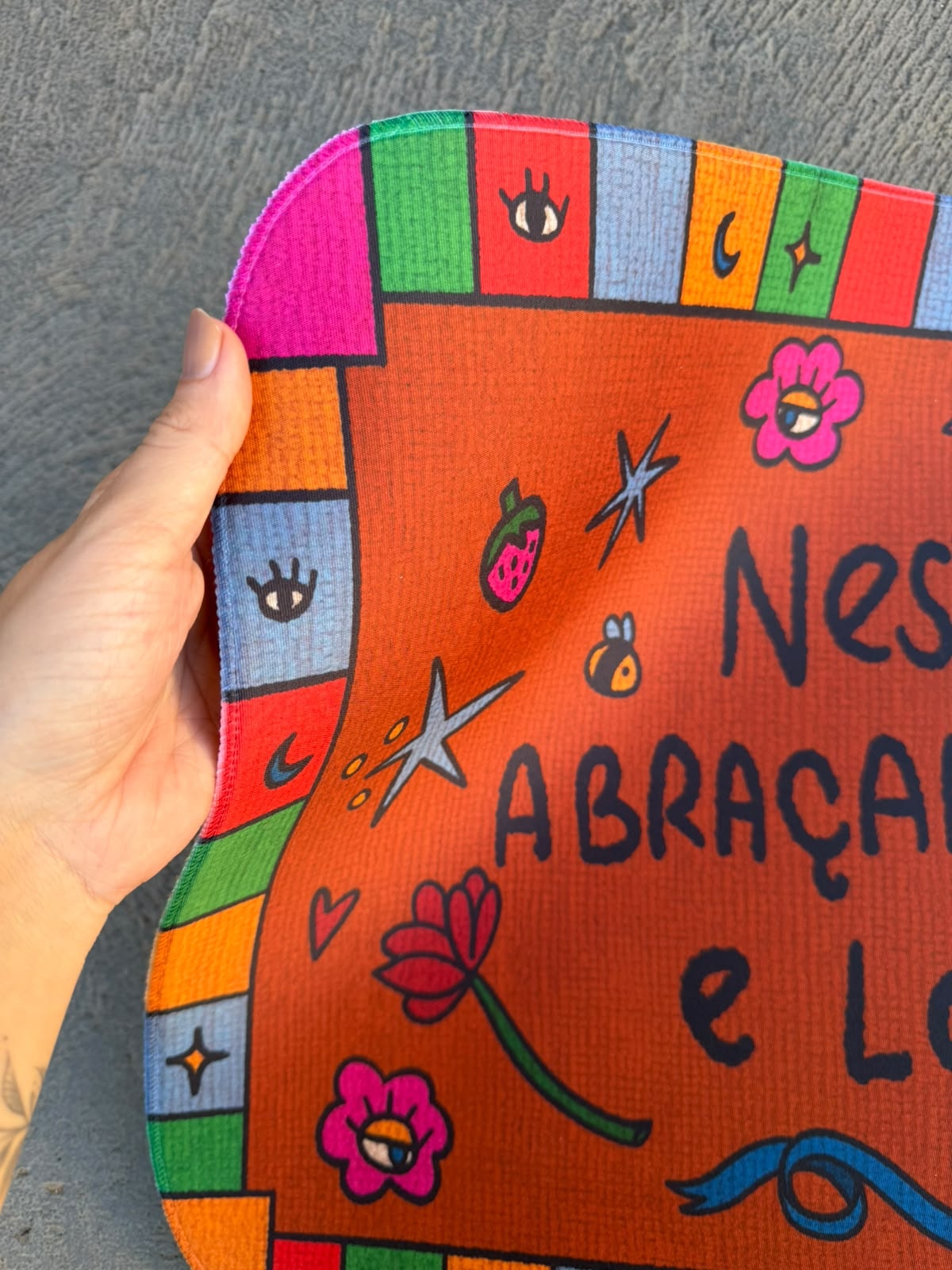 Tapete Neste Lar abraçamos fantasias e loucuras — imagem 2